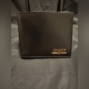 NWOT Gucci Black Leather Bifold Wallet with Gold Logo w/ COA